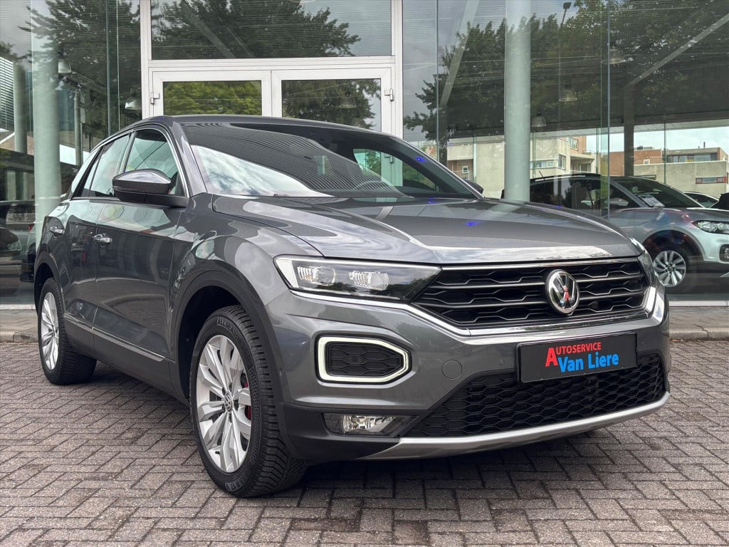 Volkswagen T-roc 1.5 tsi 150pk t-roc sport| dode hoek|trekhaak afn|stuur-st