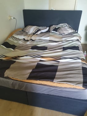 Boxspring bed met nieuwe matrastopper