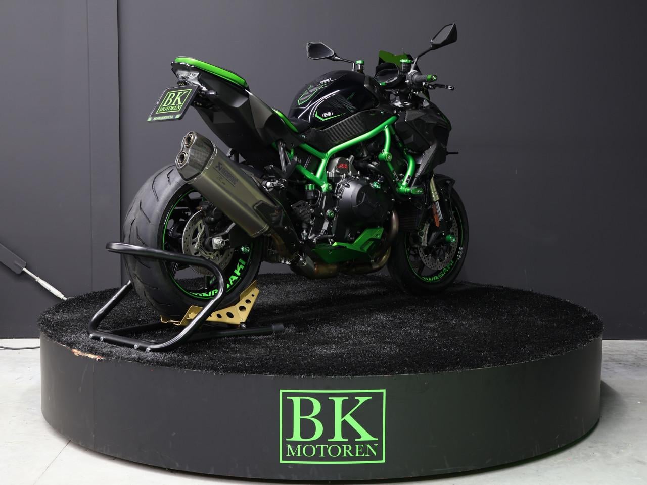 Z H2 SE PERFORMANCE | Carbon