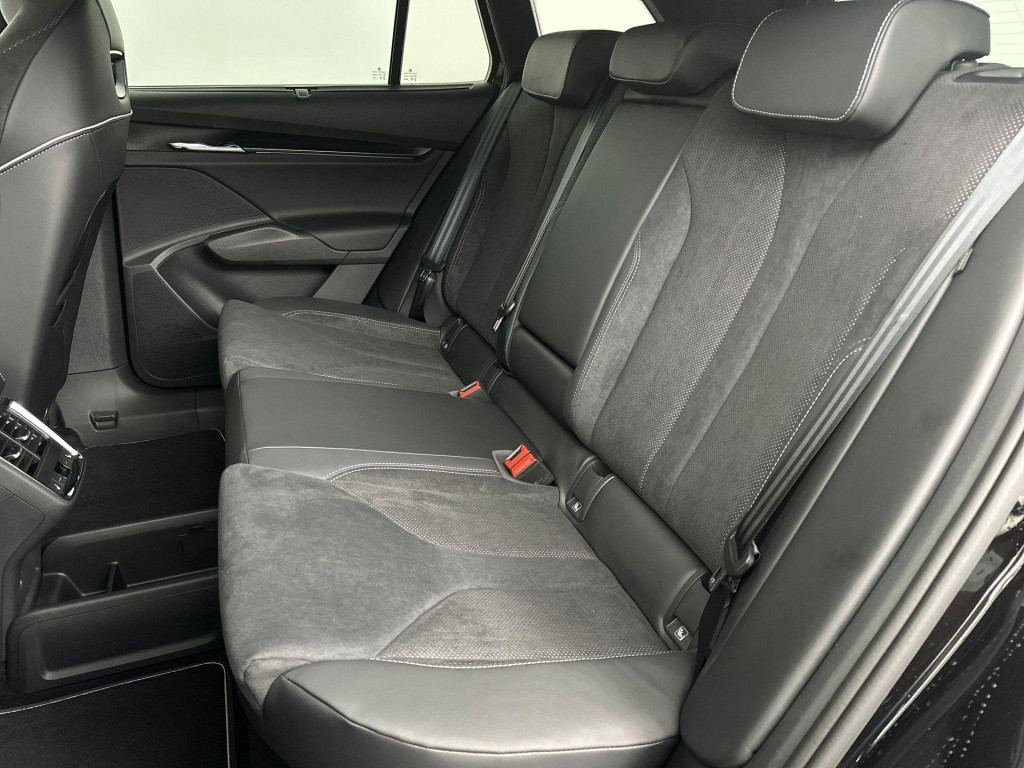 Skoda Enyaq Iv 60 sportline sportline elektromotor 132 kw / 179 pk suv elek