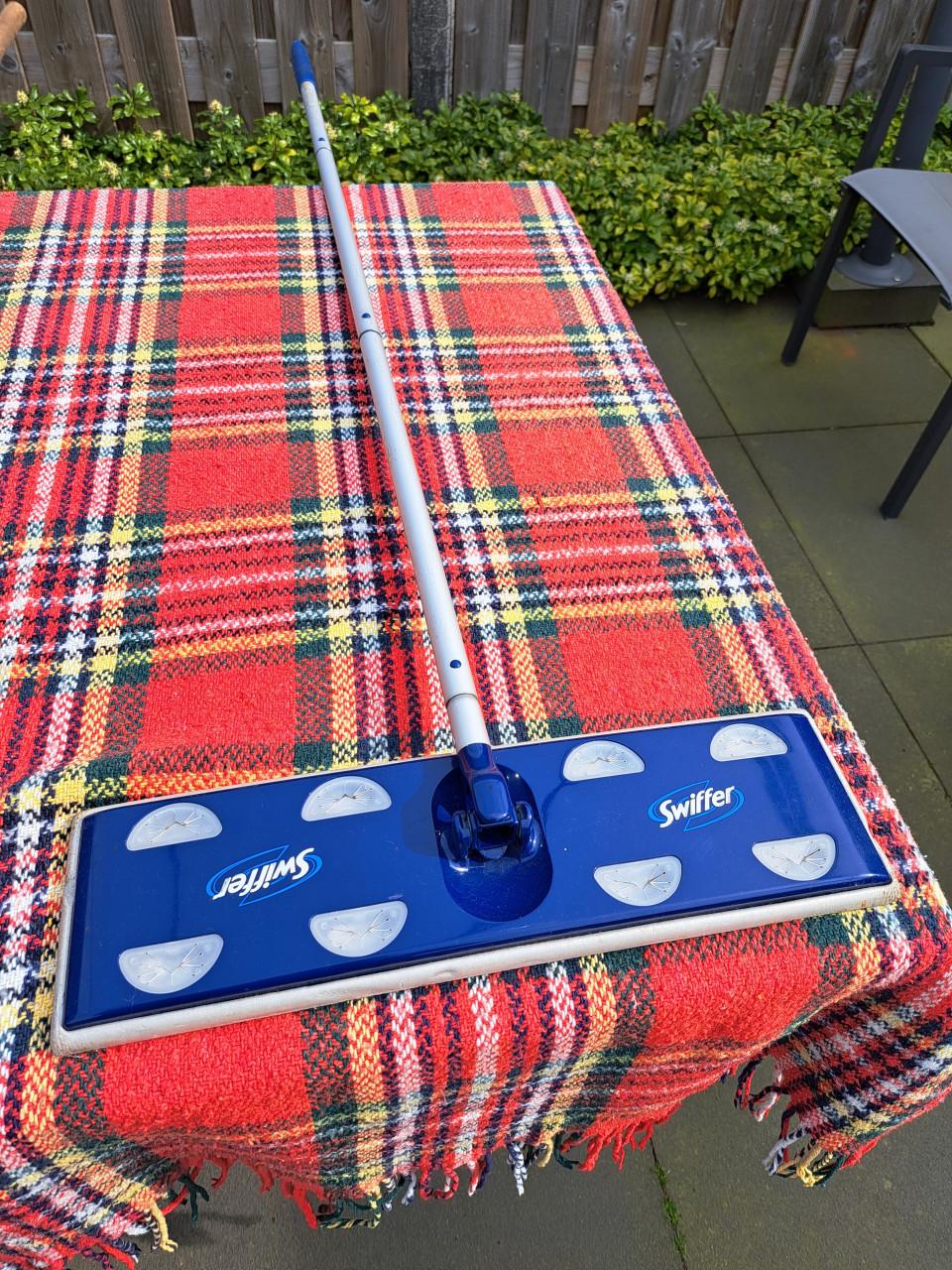 Tuingereedschap en swiffer voor de starter, etc.