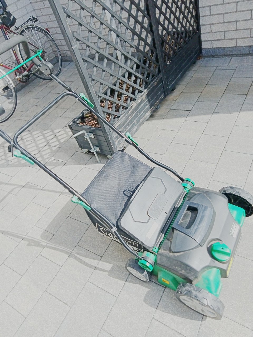 Verticuteer machine