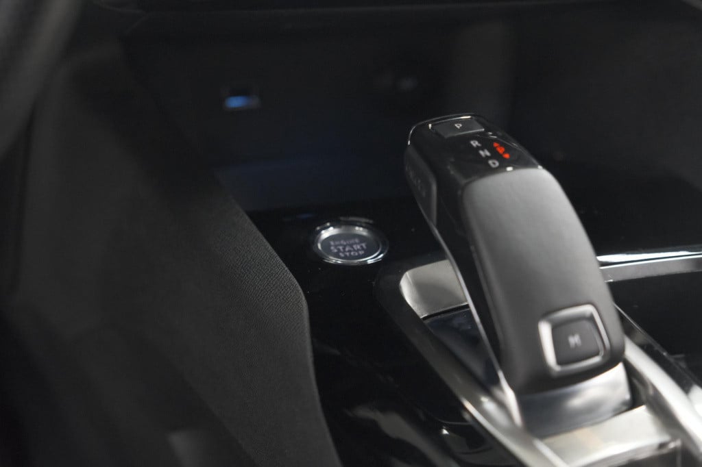 Peugeot 3008 puretech 130 gt-line | camera | dodehoekdetectie | navigatie |