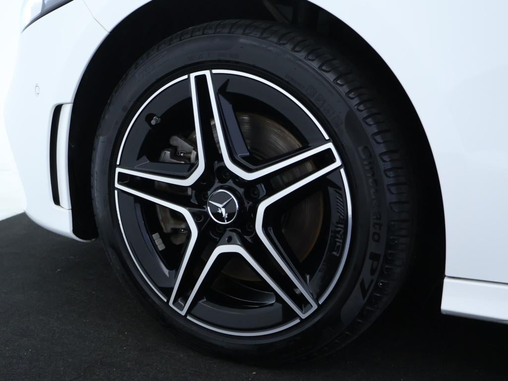 Mercedes-Benz A-Klasse 250 e premium plus | amg line | panoramadak | sfeerv
