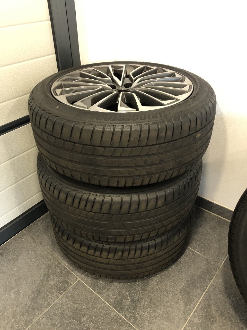 4 originele 19 inch Audi S-line velgen + Bridgestone zomerbanden