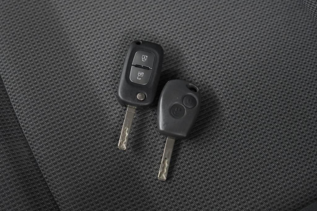 Renault Master t35 2.3 dci 135 l2h2 comfort | camera | vloerplaat | navigat