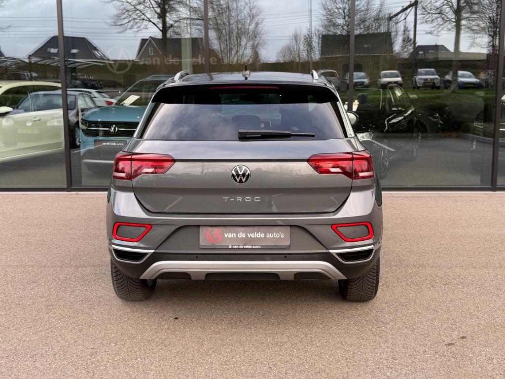 Volkswagen T-roc 1.5 tsi 150pk dsg style | trekhaak | navi | iq light | ada