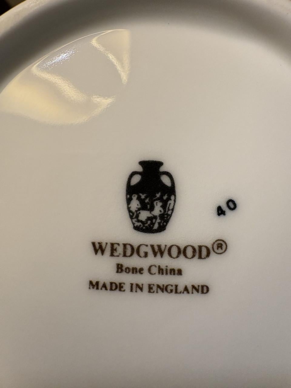 Roomwitte sauskom van Wedgwood.