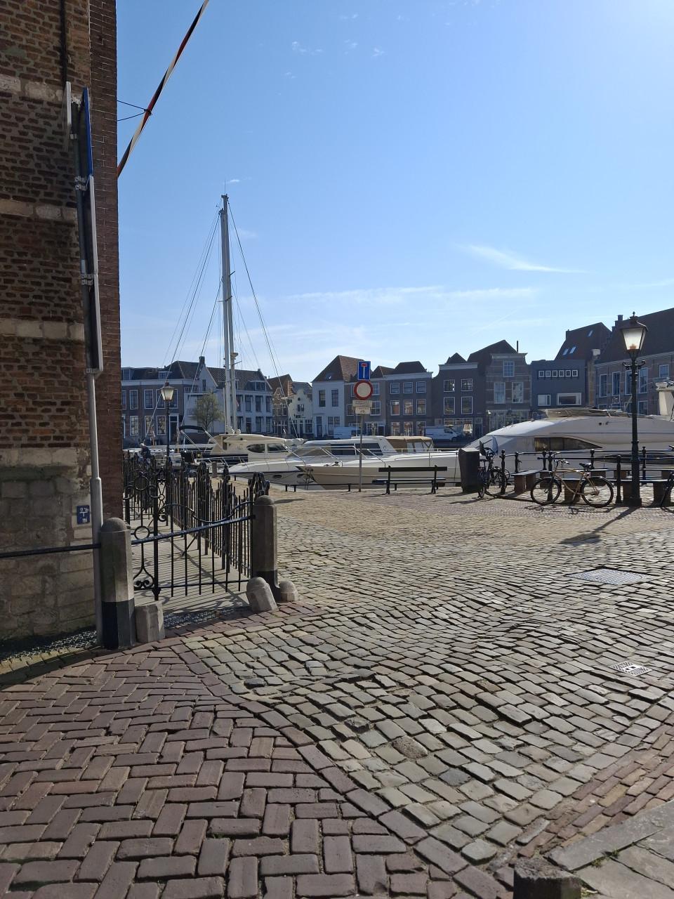 TE  HUUR  Winkel / Kantoorruimte