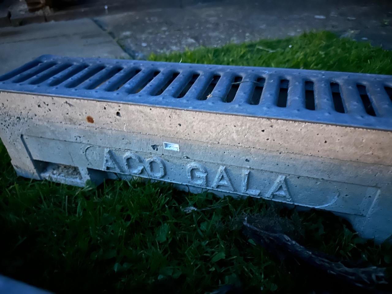 2 stuks lijngoot afvoergoot tuin