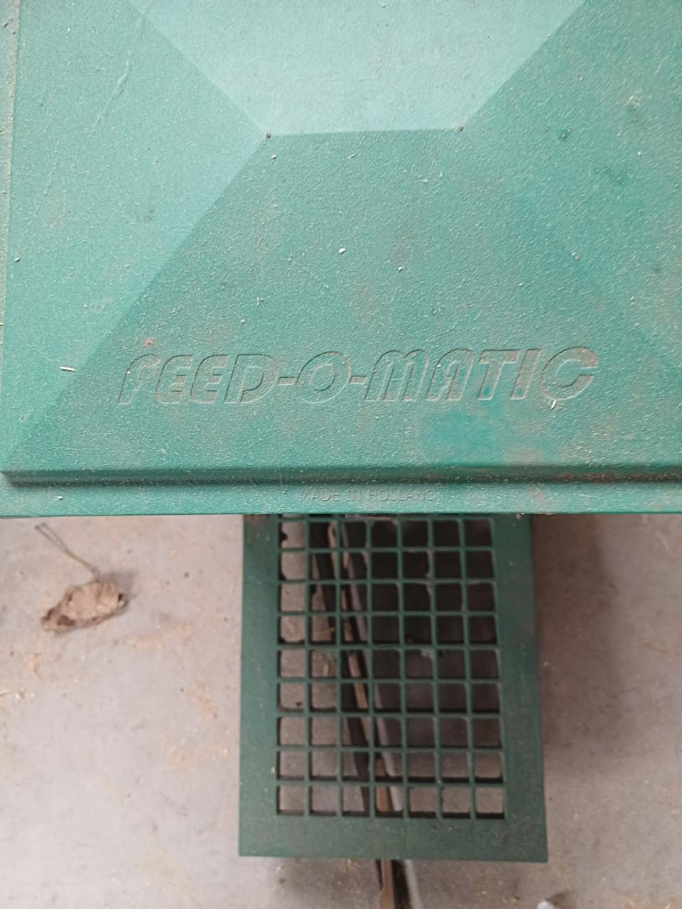 Automatische klepvoerbak voor kippen