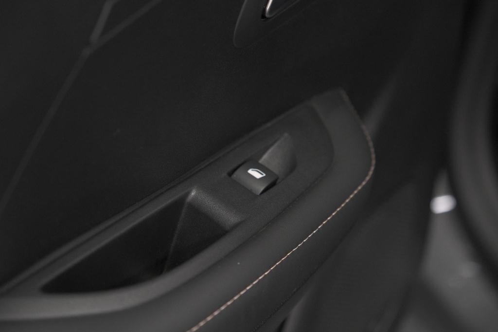 Peugeot 208 1.2 hybrid 110 e-dcs6 allure | apple carplay | parkeersensoren 