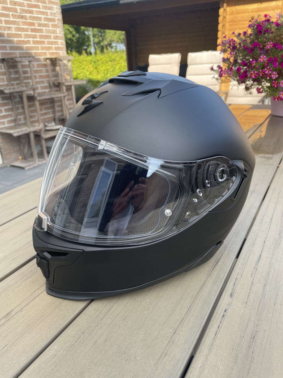 Motorjas, motorbroek, motorschoenen, motorhelm en motorhandschoenen