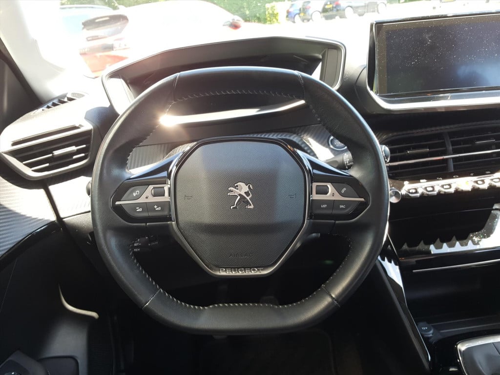 Peugeot 208 1.2 puretech 100pk allure navigatie | 3d-cockpit | afneembare t