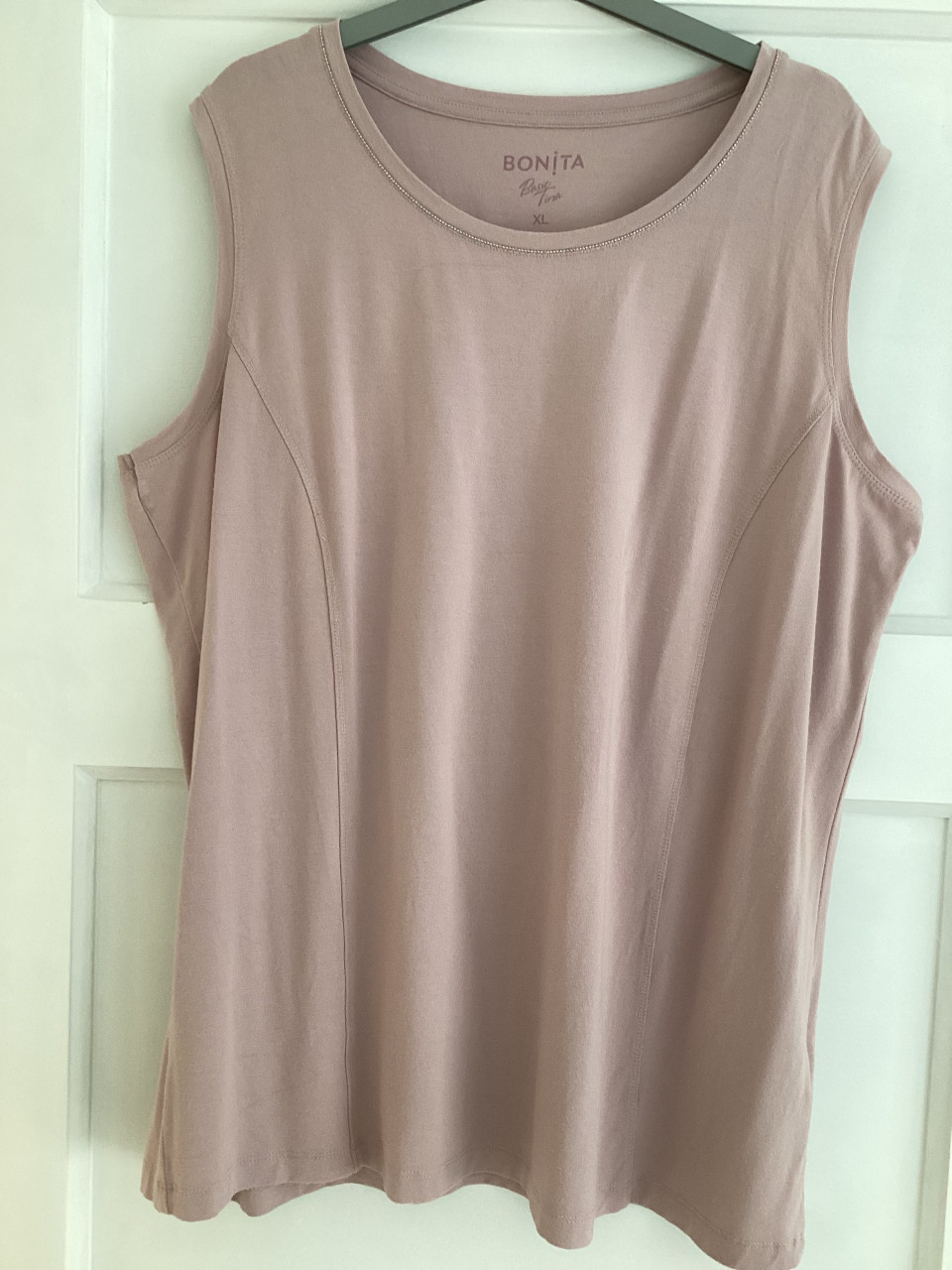 Licht roze shirt met steentjes rond de hals zgan maat xl