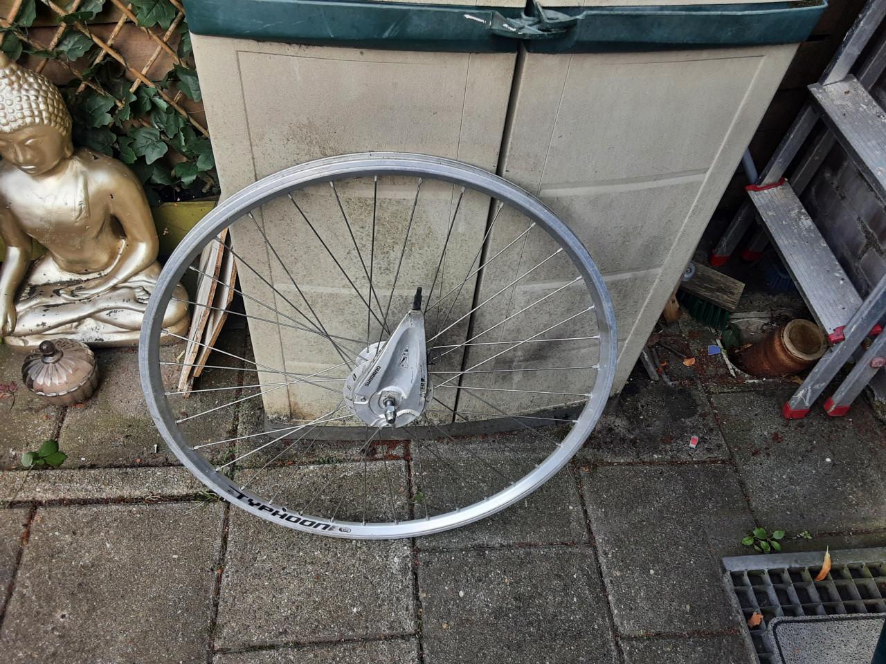 10 x diverse 28 inch shimano nexus voorwielen, naafdynamo, rollerbrakerem