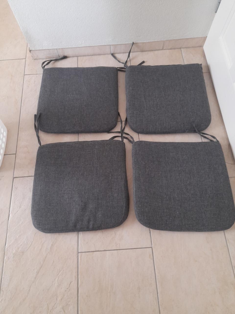 4 x stoelkussen (in goede schone staat)
