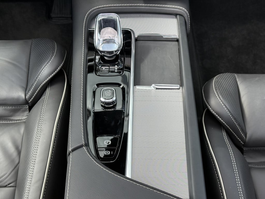 Volvo XC90 t8 455pk recharge ultra dark| full options ! luchtvering b&w sou