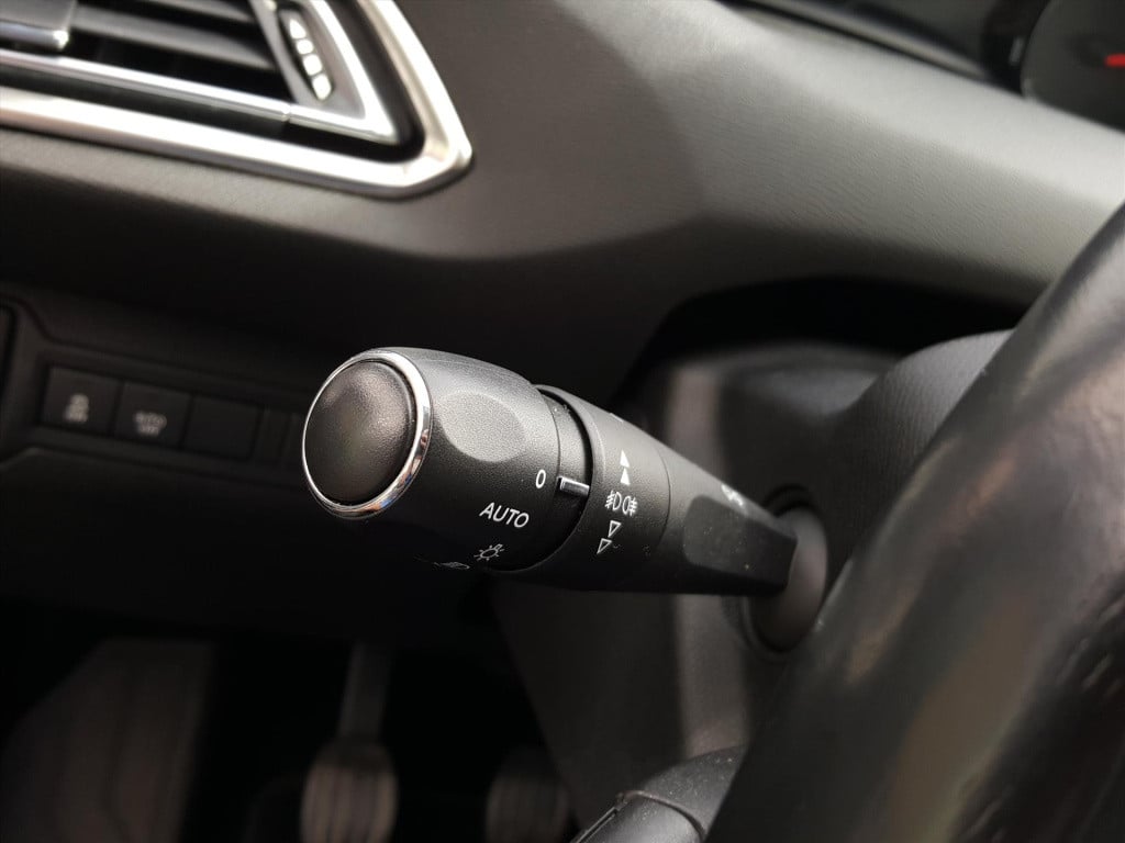 Peugeot 308 sw 1.2 pt-130pk s&s blue l. executive | navigatie | cruise & cl