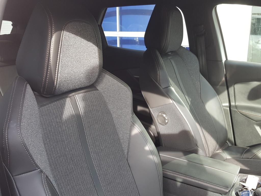 Peugeot 3008 1.2 puretech 130pk s&s gt-line trekhaak afneembaar | apple car