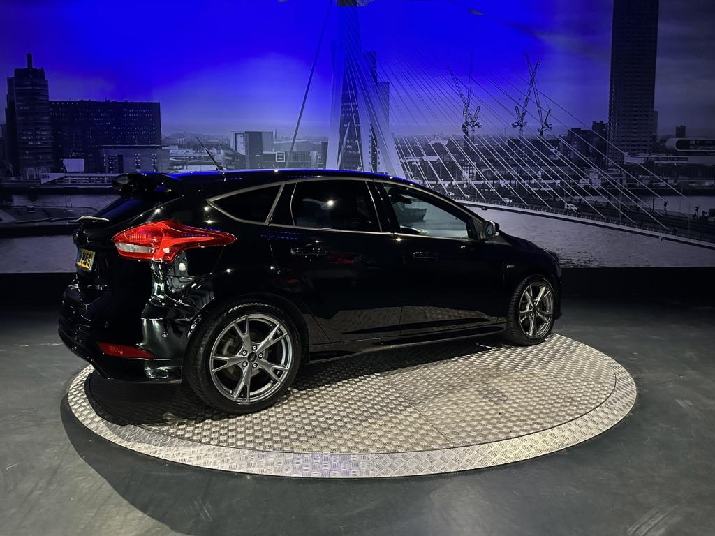 Ford Focus 1.5 ecoboost st line business *navi*camera*