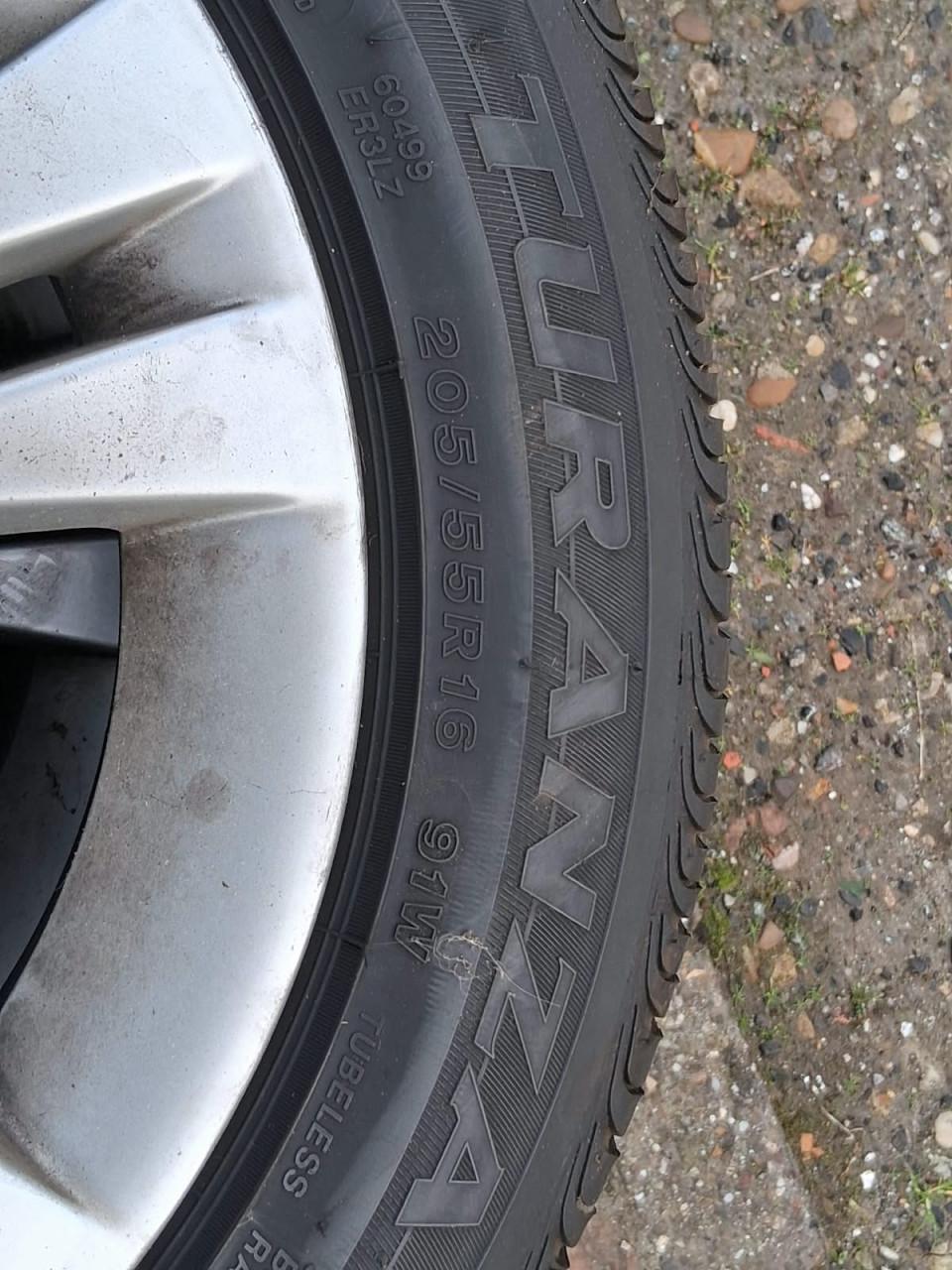 4 Bridgestone Turanza banden op velgen