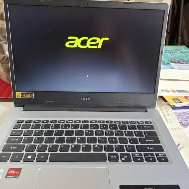 Nette laptop ACER Aspire 3 eventueel met extra LG Flatron monitor
