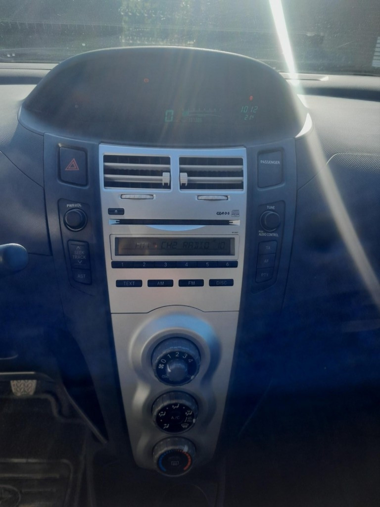 Toyota Yaris 1.3 vvti terra ---verkocht---