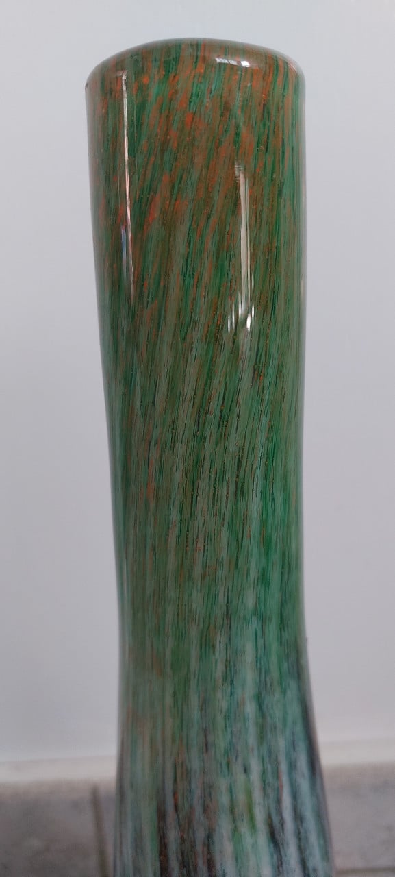Glazen vaas met blauw en groen