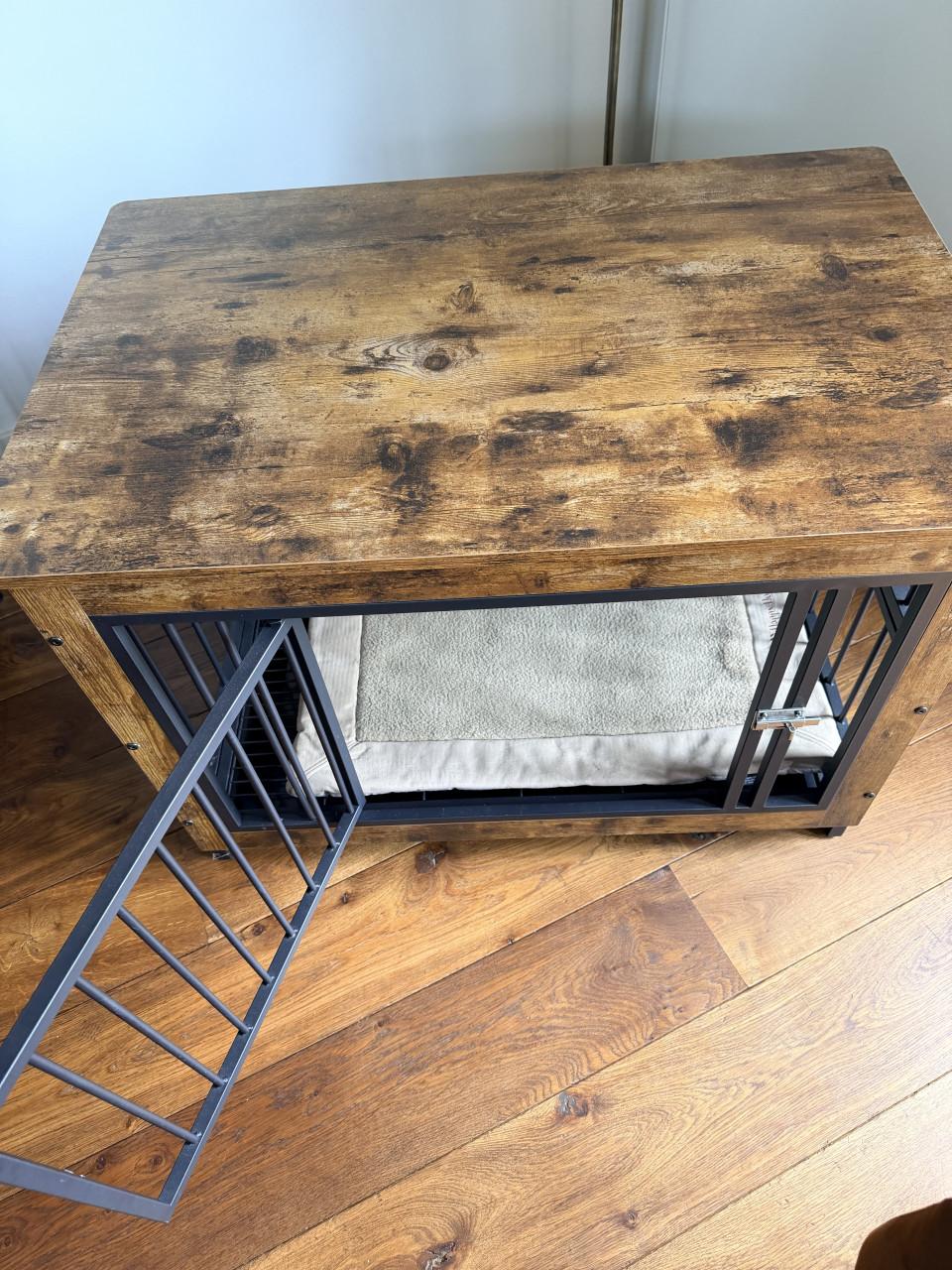 Decoratieve hondenbench als meubel