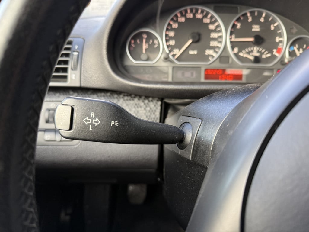 BMW 3-serie 318i 2.0i special executive sedan