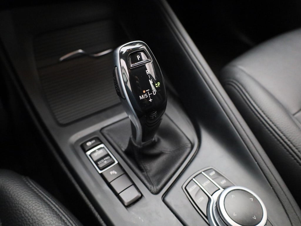 BMW X1 sdrive18i executive | automaat | navigatie | verwarmde stoelen | ele