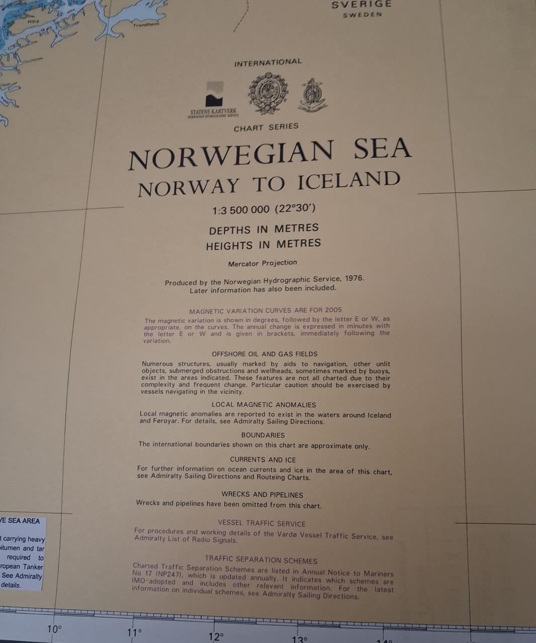 Verzameling zeekaarten.