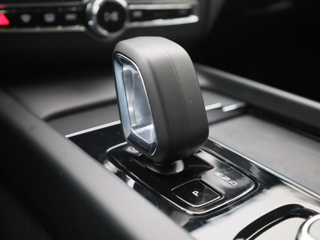 Volvo XC60 2.0 t6 plug-in hybrid awd core bright | long range | navigatie |