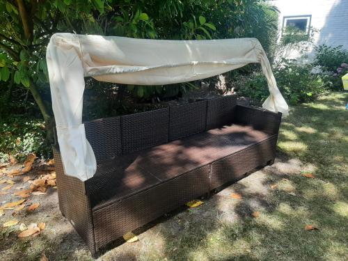 Tuinbank met gratis luifel