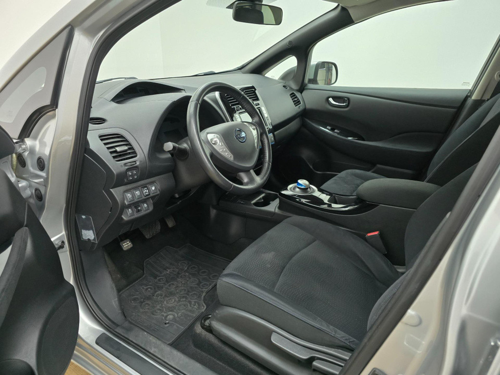 Nissan Leaf occasion acenta 30 kwh met parkeercamera | tweedehands nissan l