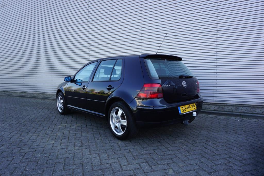 Volkswagen Golf 1.6-16v trendline airco / cruise / elektr. ramen / trekhaak