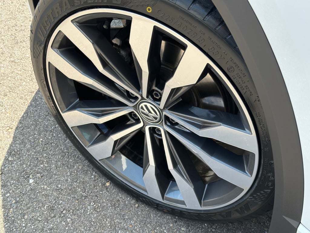 Volkswagen T-roc 1.5 tsi 150pk dsg r-line | 19 inch | led | trekhaak | virt