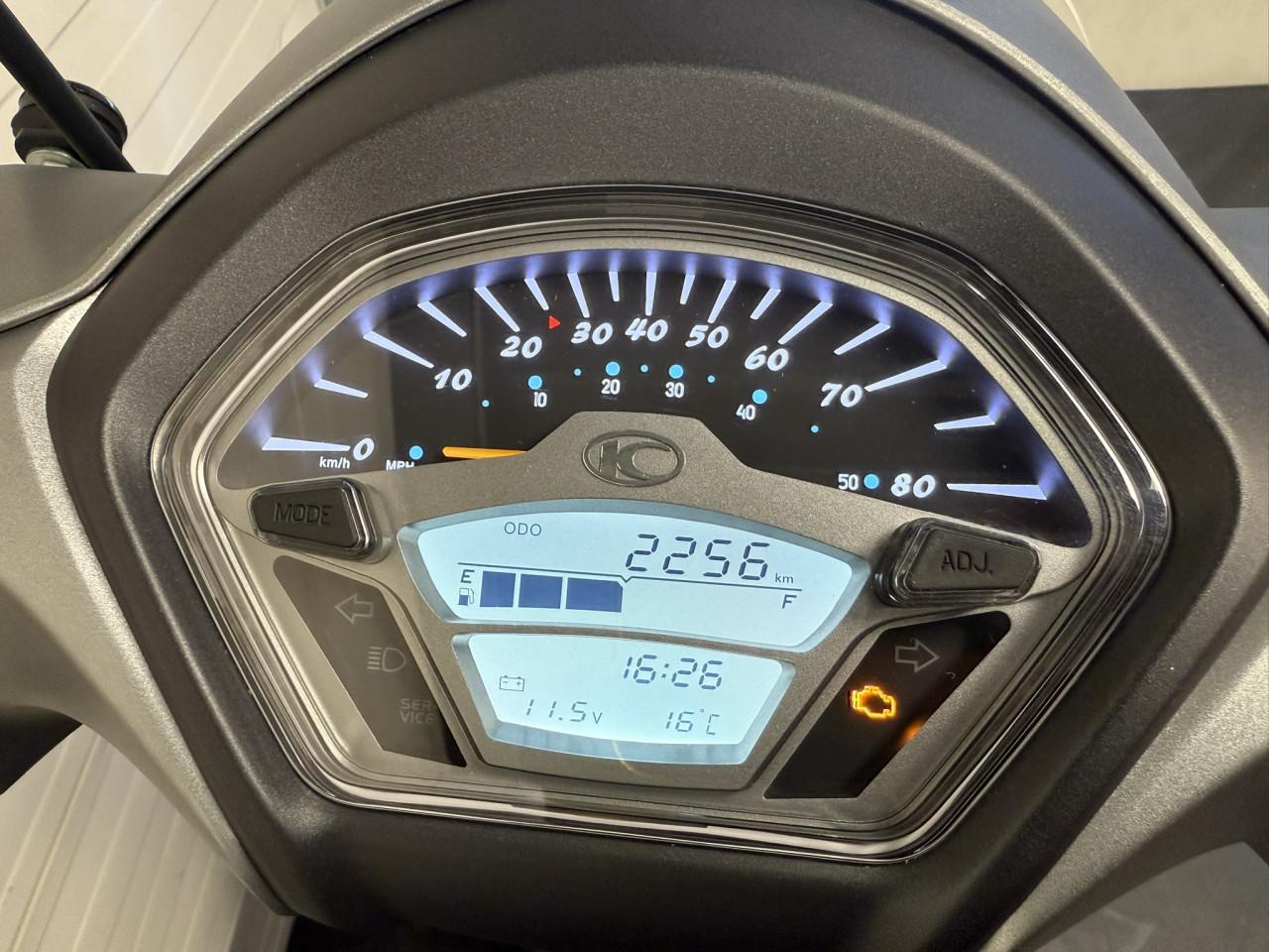 Jonge en complete Kymco New like Special 45km 2.100km oud!