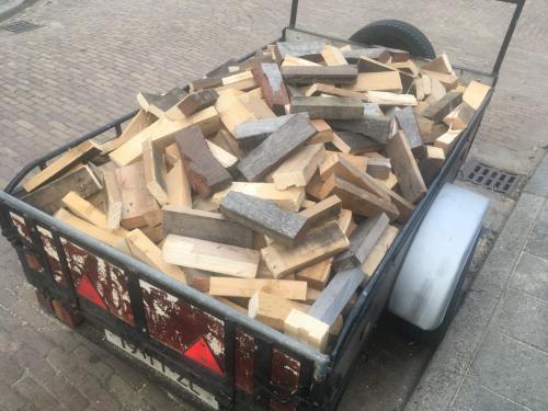 Haardhout mix voornamelijk balkhout 1 losgestorte kuub mix vuren g
