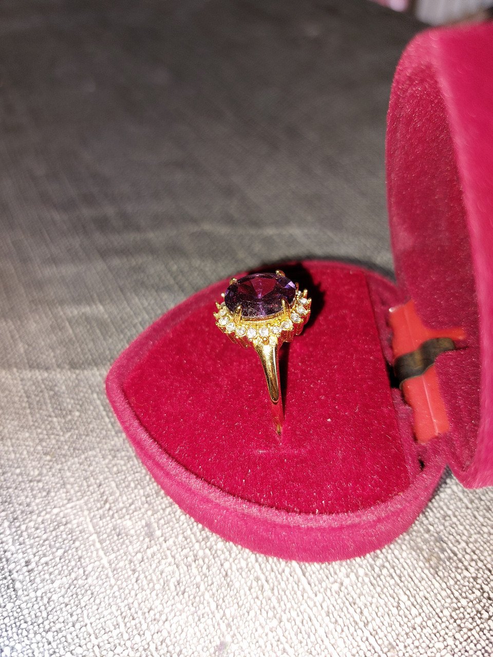 STALEN RING MET PAARSE ZIRCONIA STEEN. Mt 18 - 18,5