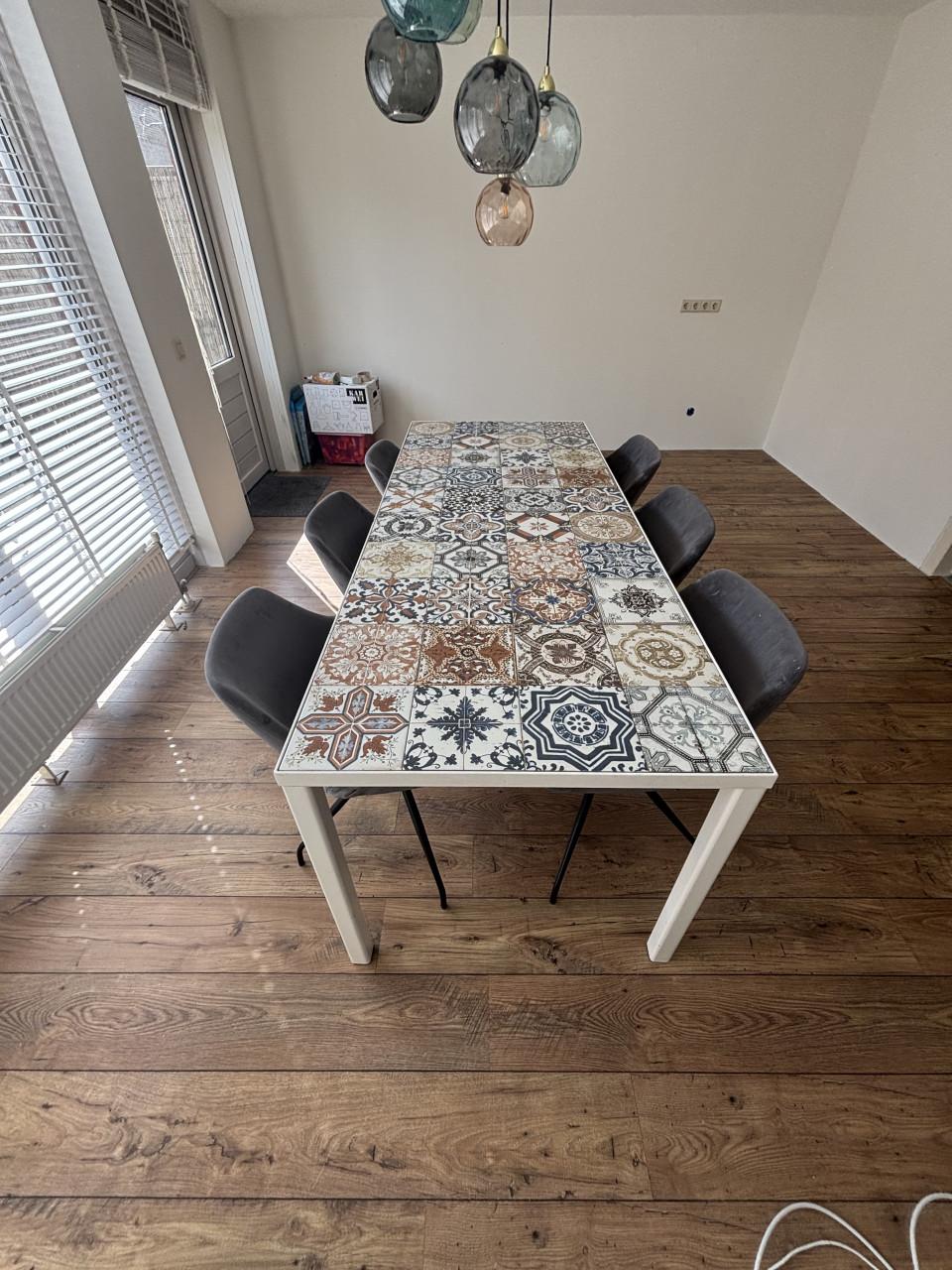 Eettafel met stoelen