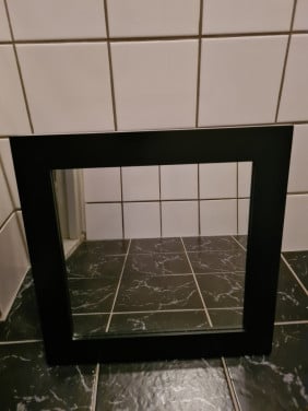 Kastje toilet/badkamer met spiegel