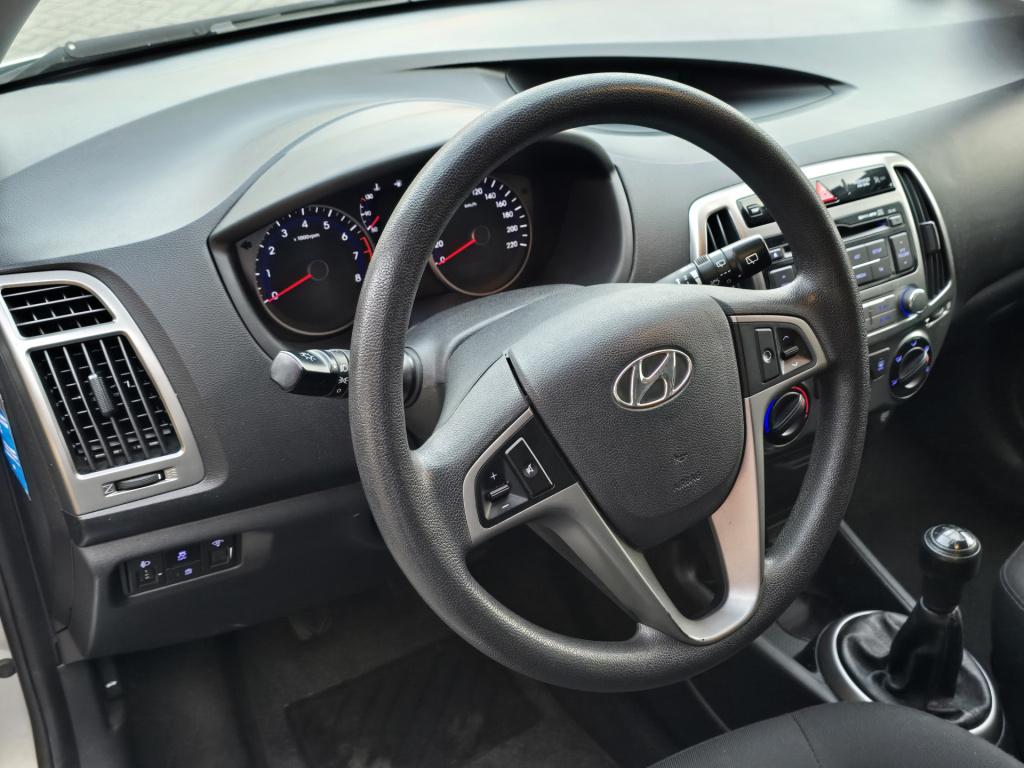 Hyundai I 20 1.2i business edition | radio | trekhaak