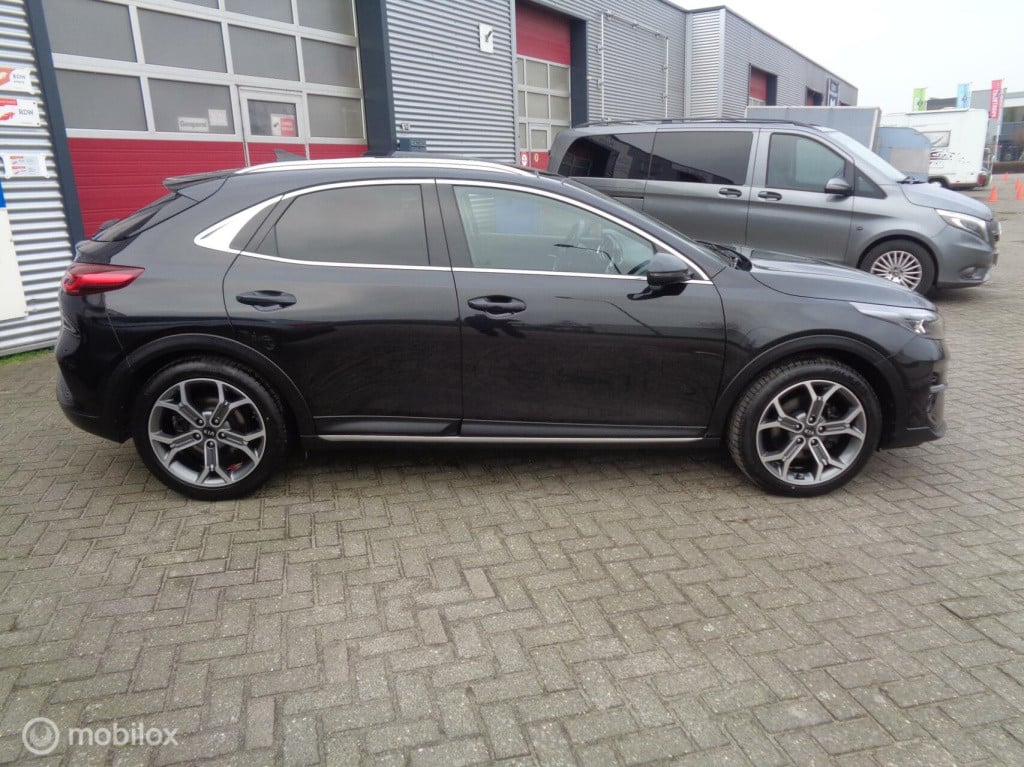 Kia Xceed 1.4 t-gdi executive/automaat/navi/panoramadak/half leer/18''lm/tr