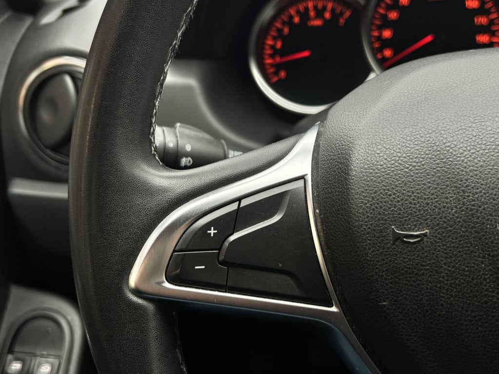 Dacia Duster 1.2 tce 4x2 lauréate | airco | cruise control | trekhaak
