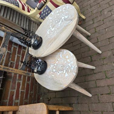 OOK LEUK BIJZETTAFELTJES VOOR NAAST HET BED NU VAN €110 VOOR MAAR €45,-