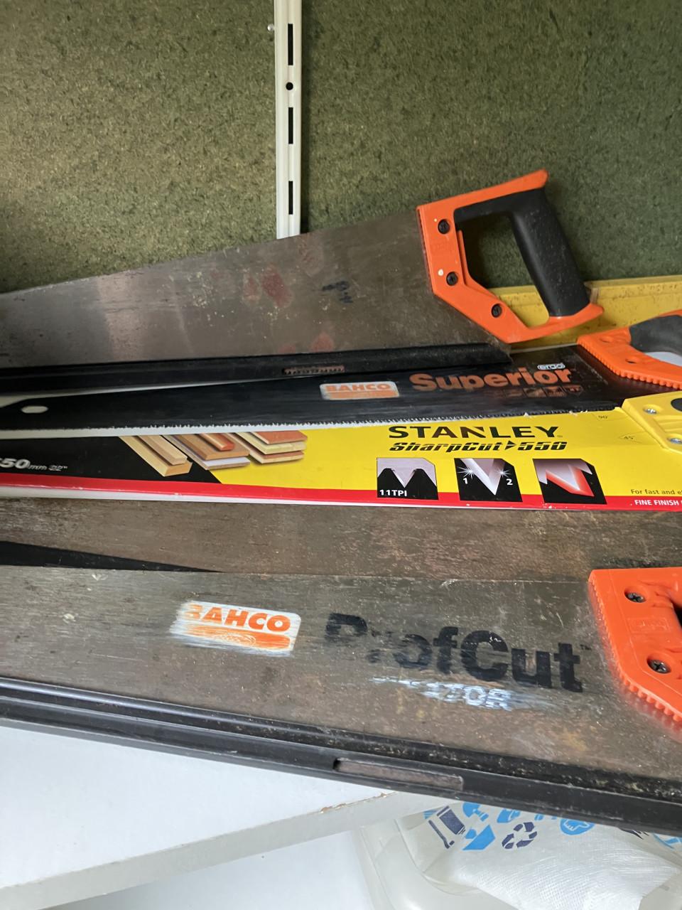 Te koop diverse handgereedschappen liefst in een koop