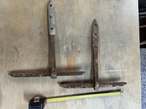 Antiek smeedijzer muuranker  3 stuks bedrag per stuk