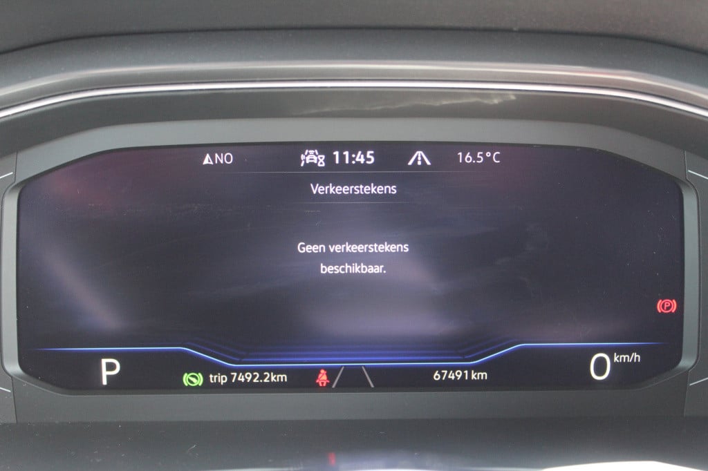 Volkswagen T-roc 1.5 tsi r-line | acc | navi | camera | dsg | trekhaak